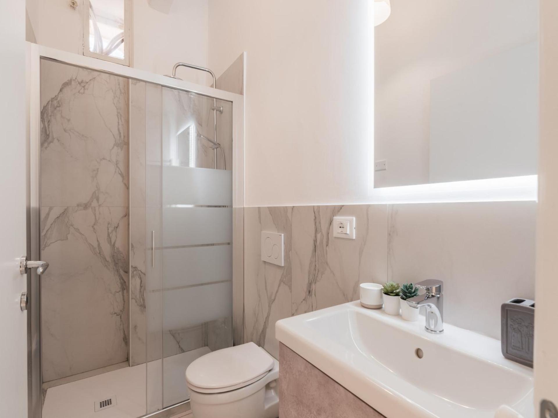 The Best Rent - Spacious One-Bedroom Apartment Near Colosseum Řím Exteriér fotografie